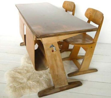 https://www.handmadecharlotte.com/wp-content/uploads/2010/02/double_school_desk-370x328.jpg