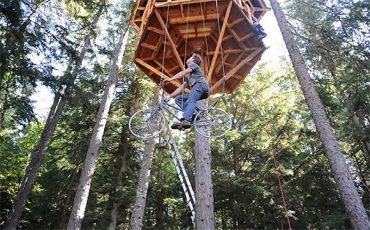 Bicycle-Powered Tree House Elevator - must-have accessory for any self-respecting tree house builder