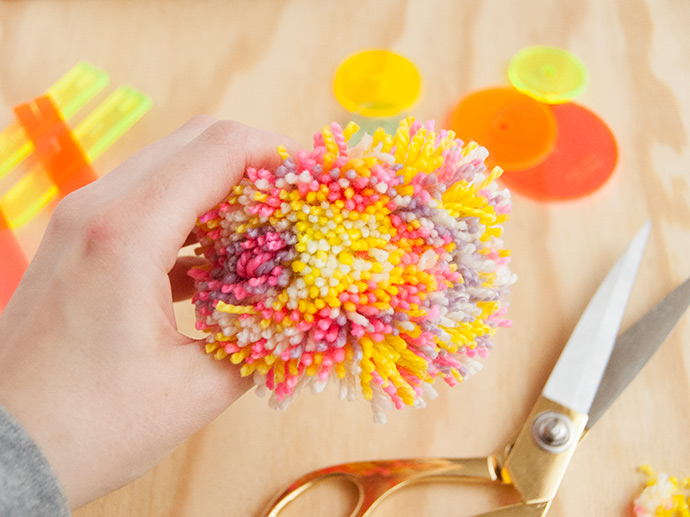 The 60-Second Giant Pom Pom  Handmade charlotte, Pom pom crafts